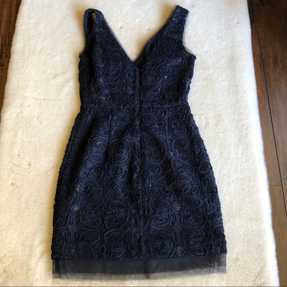 BCBG MAXAZRIA DRESS. - Picture 3 of 10